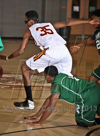 Thumbnail 3 in Cardinal Hayes vs. Dorsey (MaxPreps Holiday Classic) photogallery.
