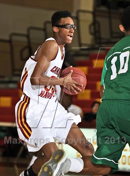 Thumbnail 3 in Cardinal Hayes vs. Dorsey (MaxPreps Holiday Classic) photogallery.