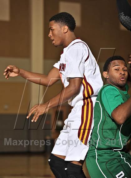Thumbnail 3 in Cardinal Hayes vs. Dorsey (MaxPreps Holiday Classic) photogallery.