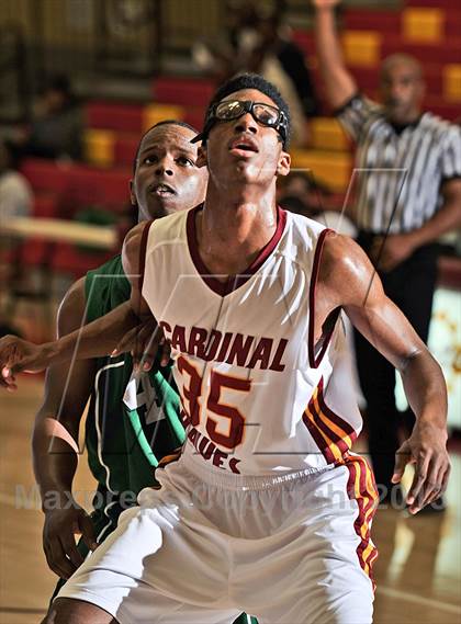 Thumbnail 3 in Cardinal Hayes vs. Dorsey (MaxPreps Holiday Classic) photogallery.