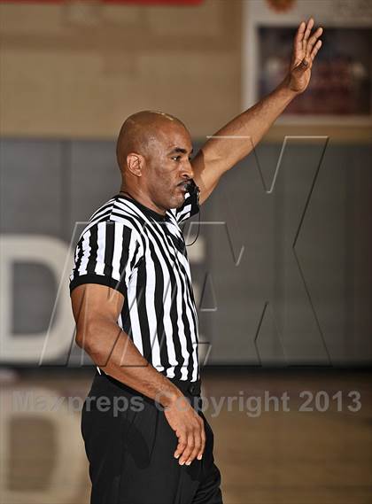 Thumbnail 2 in Cardinal Hayes vs. Dorsey (MaxPreps Holiday Classic) photogallery.