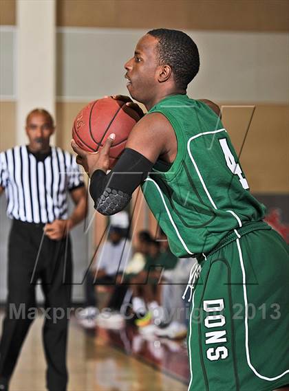 Thumbnail 3 in Cardinal Hayes vs. Dorsey (MaxPreps Holiday Classic) photogallery.
