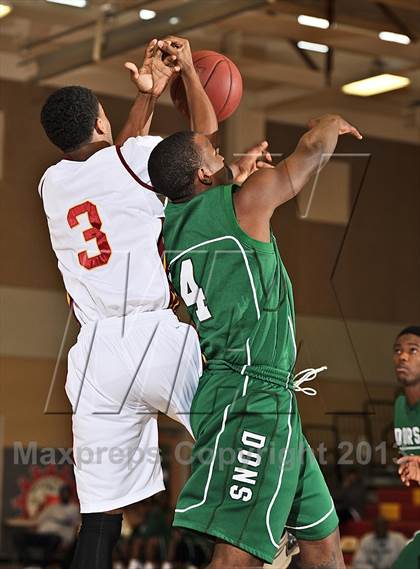 Thumbnail 1 in Cardinal Hayes vs. Dorsey (MaxPreps Holiday Classic) photogallery.