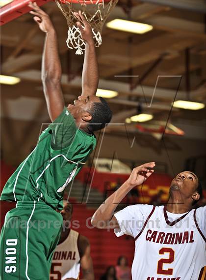 Thumbnail 2 in Cardinal Hayes vs. Dorsey (MaxPreps Holiday Classic) photogallery.