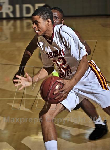 Thumbnail 3 in Cardinal Hayes vs. Dorsey (MaxPreps Holiday Classic) photogallery.