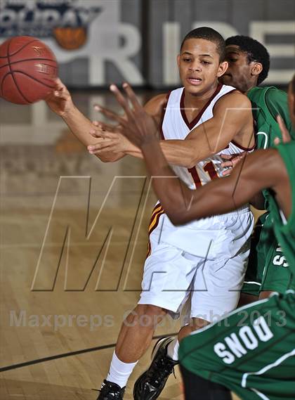 Thumbnail 1 in Cardinal Hayes vs. Dorsey (MaxPreps Holiday Classic) photogallery.