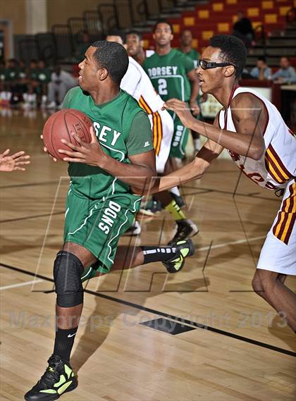 Thumbnail 2 in Cardinal Hayes vs. Dorsey (MaxPreps Holiday Classic) photogallery.