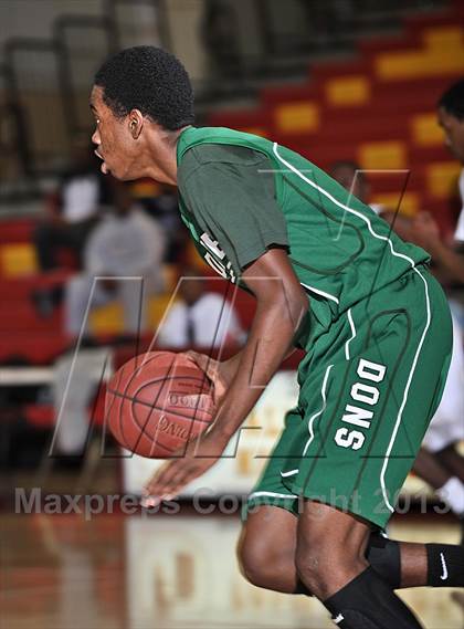 Thumbnail 2 in Cardinal Hayes vs. Dorsey (MaxPreps Holiday Classic) photogallery.