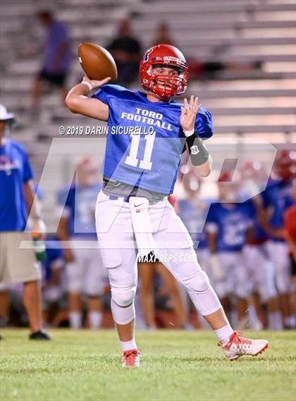 Thumbnail 1 in Desert Ridge vs. Mountain View Mesa (Scrimmage) photogallery.