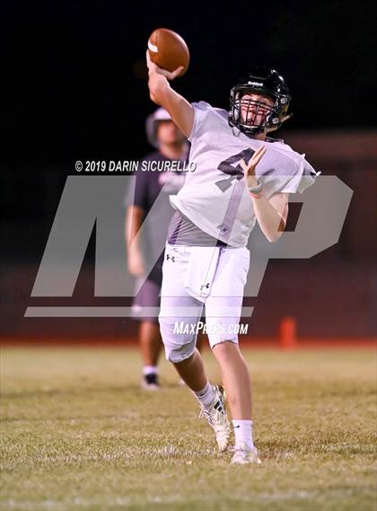Thumbnail 1 in Desert Ridge vs. Mountain View Mesa (Scrimmage) photogallery.