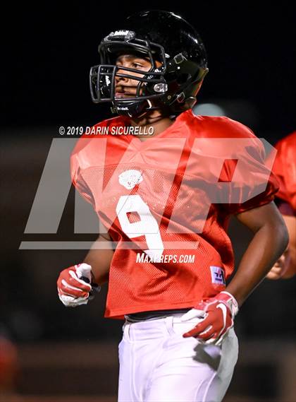 Thumbnail 2 in Desert Ridge vs. Mountain View Mesa (Scrimmage) photogallery.