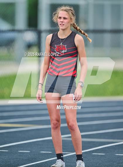 Thumbnail 2 in UIL 3A Track & Field District (300M Hurdles) photogallery.
