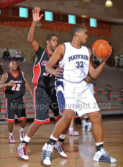 Thumbnail 1 in Mayfair vs. Cleveland (MaxPreps Holiday Classic) photogallery.