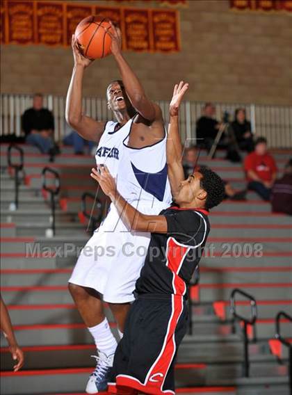 Thumbnail 3 in Mayfair vs. Cleveland (MaxPreps Holiday Classic) photogallery.