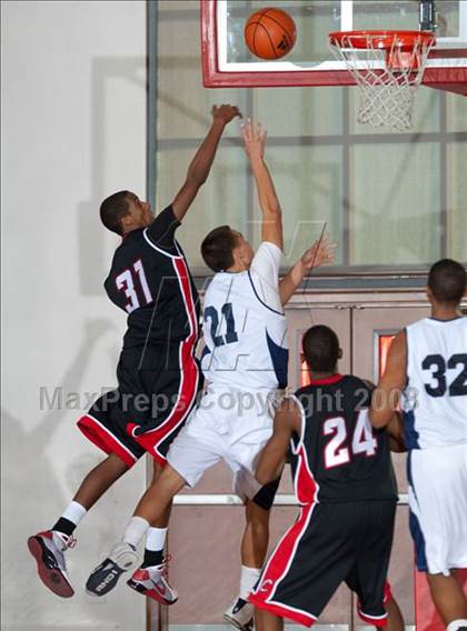 Thumbnail 1 in Mayfair vs. Cleveland (MaxPreps Holiday Classic) photogallery.