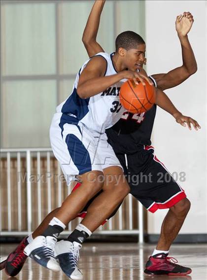 Thumbnail 1 in Mayfair vs. Cleveland (MaxPreps Holiday Classic) photogallery.