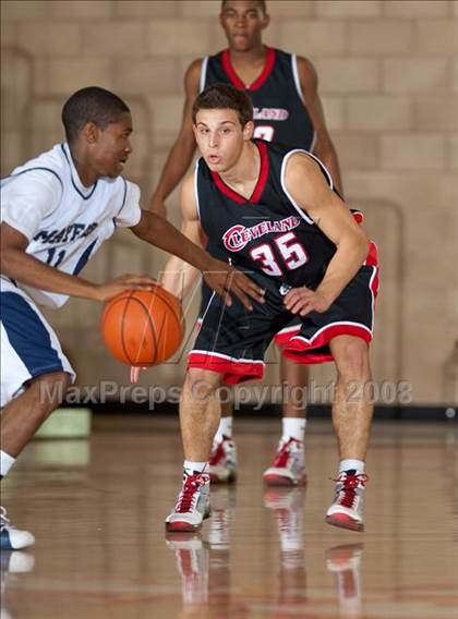 Thumbnail 3 in Mayfair vs. Cleveland (MaxPreps Holiday Classic) photogallery.