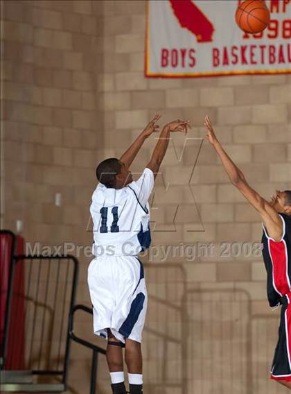 Thumbnail 2 in Mayfair vs. Cleveland (MaxPreps Holiday Classic) photogallery.