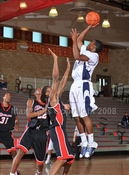 Thumbnail 3 in Mayfair vs. Cleveland (MaxPreps Holiday Classic) photogallery.