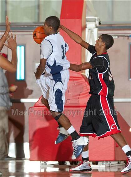 Thumbnail 2 in Mayfair vs. Cleveland (MaxPreps Holiday Classic) photogallery.