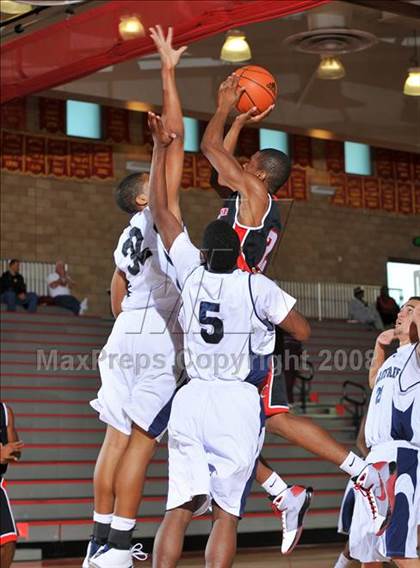 Thumbnail 2 in Mayfair vs. Cleveland (MaxPreps Holiday Classic) photogallery.
