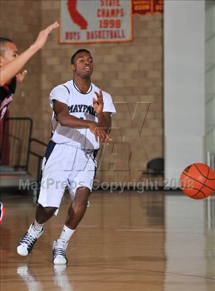 Thumbnail 1 in Mayfair vs. Cleveland (MaxPreps Holiday Classic) photogallery.