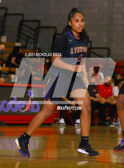 Thumbnail 2 in Lynwood vs. Mater Dei (CIF-SS Open Playoff) photogallery.