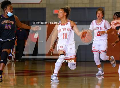 Thumbnail 1 in Lynwood vs. Mater Dei (CIF-SS Open Playoff) photogallery.