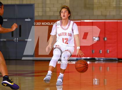 Thumbnail 1 in Lynwood vs. Mater Dei (CIF-SS Open Playoff) photogallery.