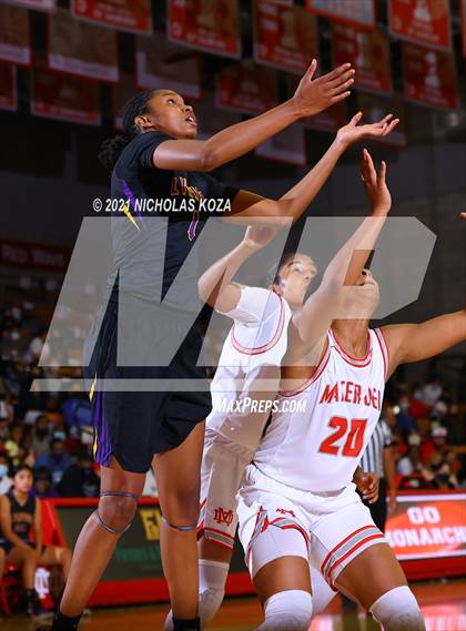 Thumbnail 2 in Lynwood vs. Mater Dei (CIF-SS Open Playoff) photogallery.