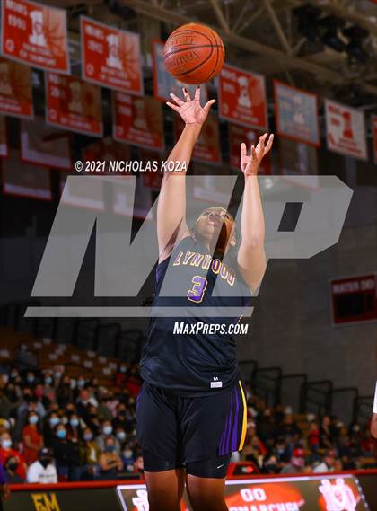 Thumbnail 3 in Lynwood vs. Mater Dei (CIF-SS Open Playoff) photogallery.