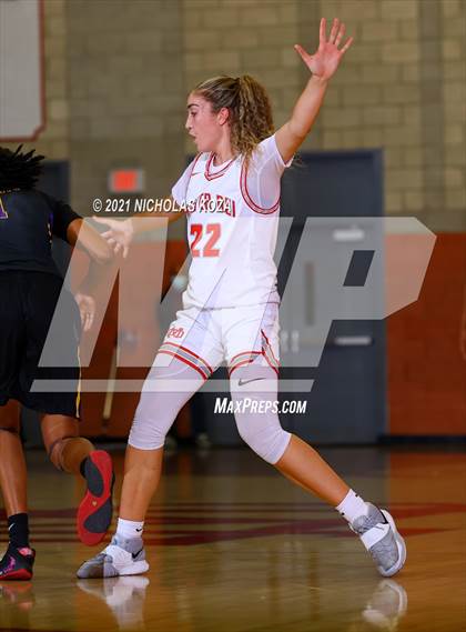 Thumbnail 1 in Lynwood vs. Mater Dei (CIF-SS Open Playoff) photogallery.