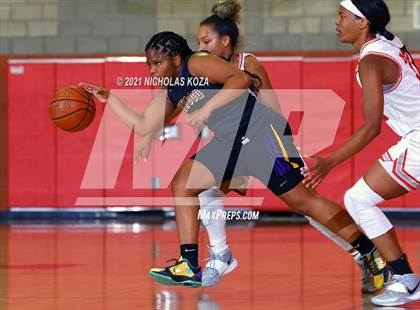 Thumbnail 1 in Lynwood vs. Mater Dei (CIF-SS Open Playoff) photogallery.