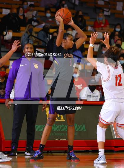 Thumbnail 3 in Lynwood vs. Mater Dei (CIF-SS Open Playoff) photogallery.