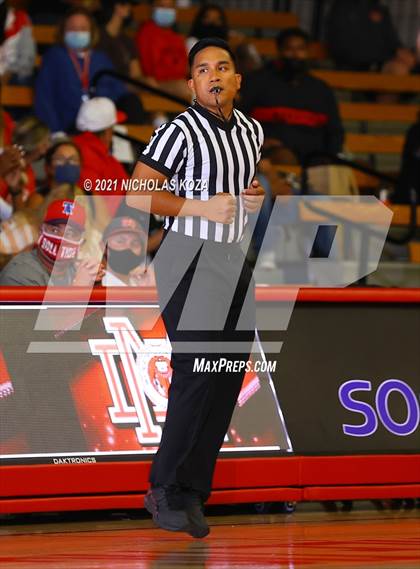 Thumbnail 3 in Lynwood vs. Mater Dei (CIF-SS Open Playoff) photogallery.