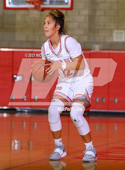 Thumbnail 2 in Lynwood vs. Mater Dei (CIF-SS Open Playoff) photogallery.