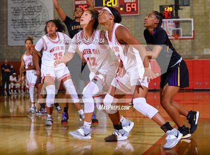 Thumbnail 3 in Lynwood vs. Mater Dei (CIF-SS Open Playoff) photogallery.