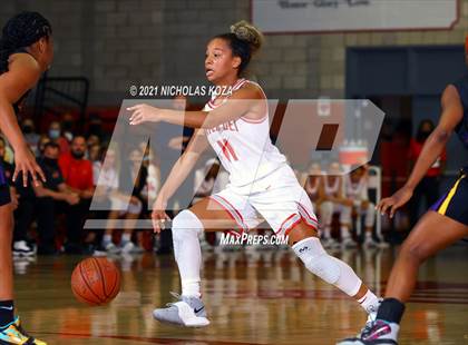 Thumbnail 3 in Lynwood vs. Mater Dei (CIF-SS Open Playoff) photogallery.