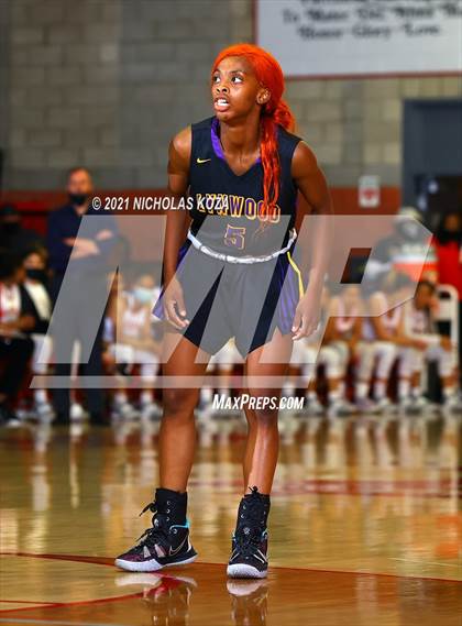 Thumbnail 3 in Lynwood vs. Mater Dei (CIF-SS Open Playoff) photogallery.