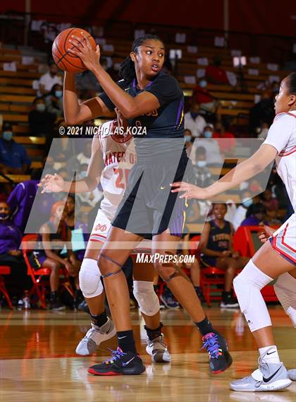 Thumbnail 3 in Lynwood vs. Mater Dei (CIF-SS Open Playoff) photogallery.