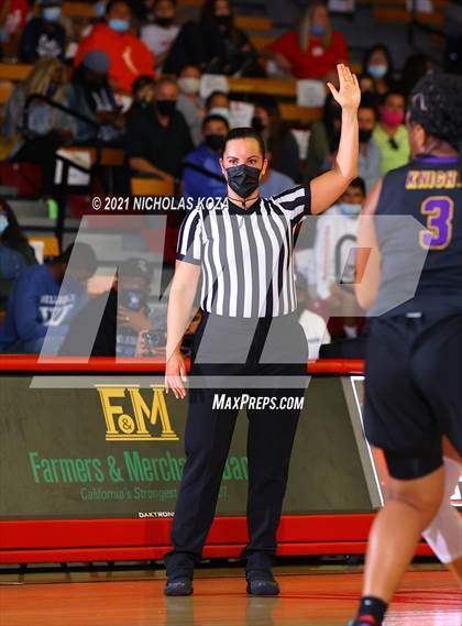 Thumbnail 1 in Lynwood vs. Mater Dei (CIF-SS Open Playoff) photogallery.