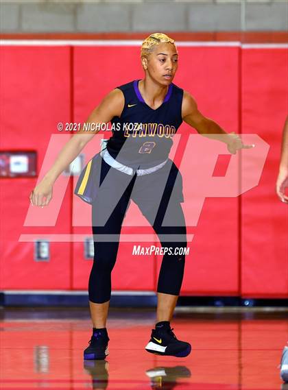 Thumbnail 3 in Lynwood vs. Mater Dei (CIF-SS Open Playoff) photogallery.