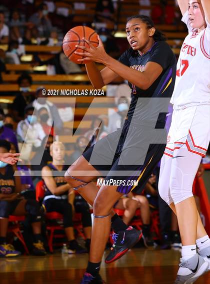 Thumbnail 3 in Lynwood vs. Mater Dei (CIF-SS Open Playoff) photogallery.
