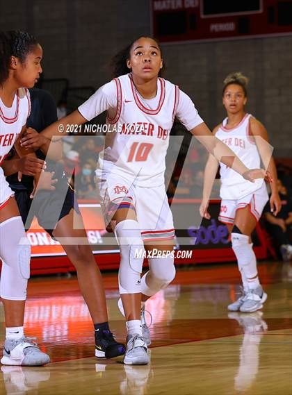 Thumbnail 1 in Lynwood vs. Mater Dei (CIF-SS Open Playoff) photogallery.