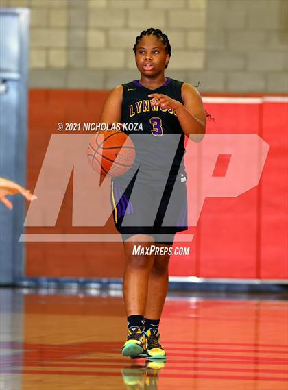 Thumbnail 3 in Lynwood vs. Mater Dei (CIF-SS Open Playoff) photogallery.
