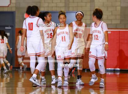 Thumbnail 2 in Lynwood vs. Mater Dei (CIF-SS Open Playoff) photogallery.