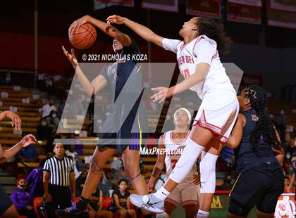Thumbnail 2 in Lynwood vs. Mater Dei (CIF-SS Open Playoff) photogallery.