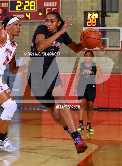 Thumbnail 2 in Lynwood vs. Mater Dei (CIF-SS Open Playoff) photogallery.