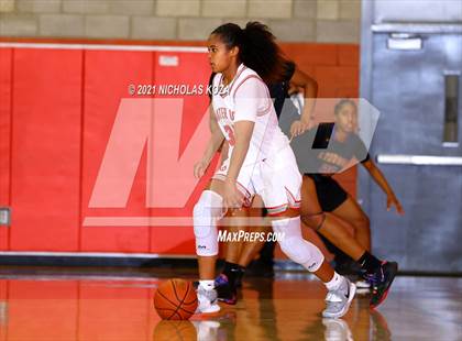 Thumbnail 3 in Lynwood vs. Mater Dei (CIF-SS Open Playoff) photogallery.