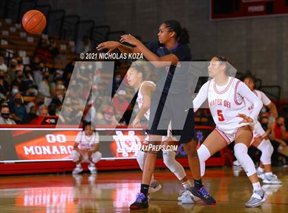 Thumbnail 2 in Lynwood vs. Mater Dei (CIF-SS Open Playoff) photogallery.